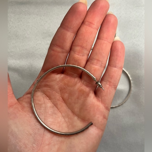 Kendra Scott silver bracelet, earrings, ring - Picture 4 of 5